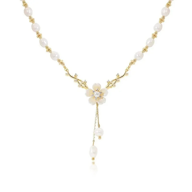 Alloy fashion necklace with pearl flower design and rose elements in Q9 colour