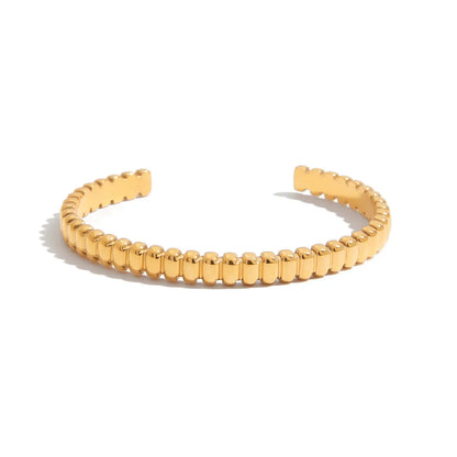 Women's stainless steel bracelet with electroplated finish in European and American style