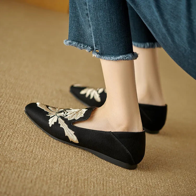 Women's embroidered low-cut flat pumps in beige with a round toe and soft sole.