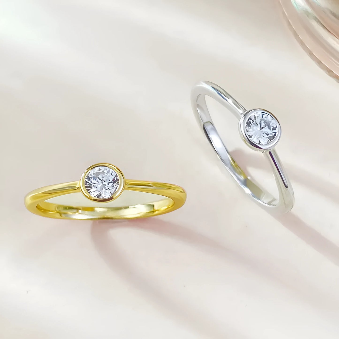 Minimalist crown-shaped silver ring in Korean style with linear design, shown in gold or platinum finish.