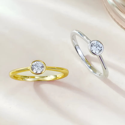 Minimalist crown-shaped silver ring in Korean style with linear design, shown in gold or platinum finish.