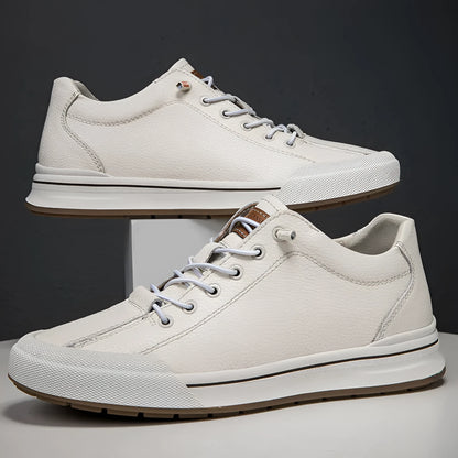 Men's classic white and black matte leather plimsolls with round toe and flat 6CM heel on a plain background.