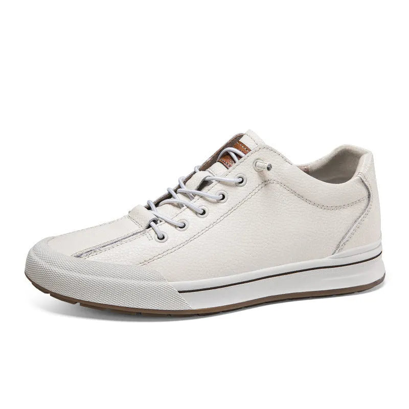Men's classic white and black matte leather plimsolls with round toe and flat 6CM heel on a plain background.
