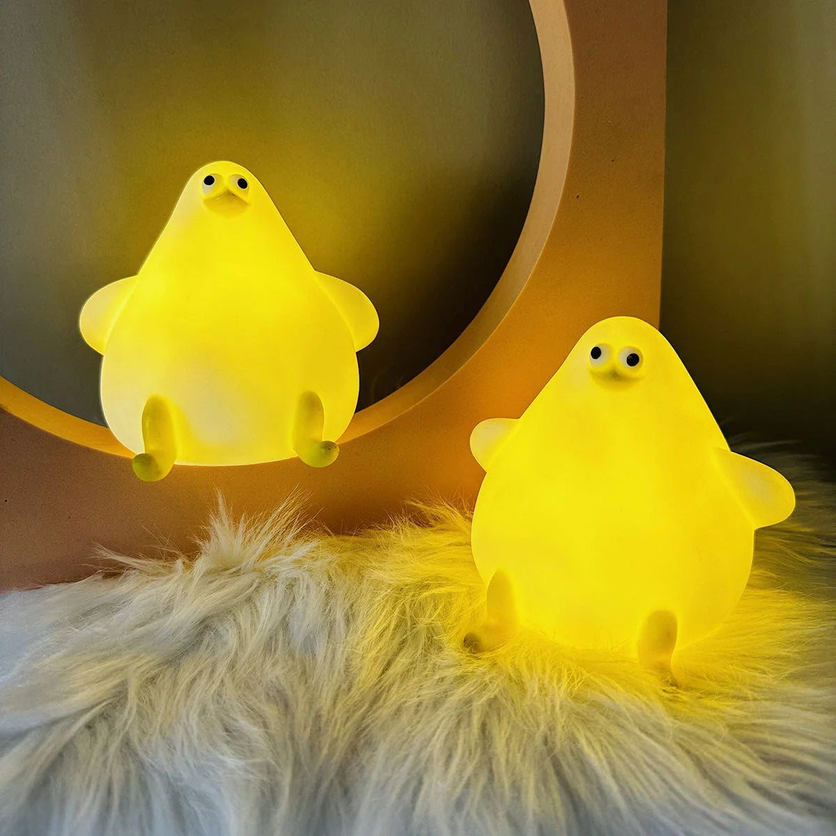 Adorable silicone seagull night light with soft glow, perfect for kids' rooms and bedtime.