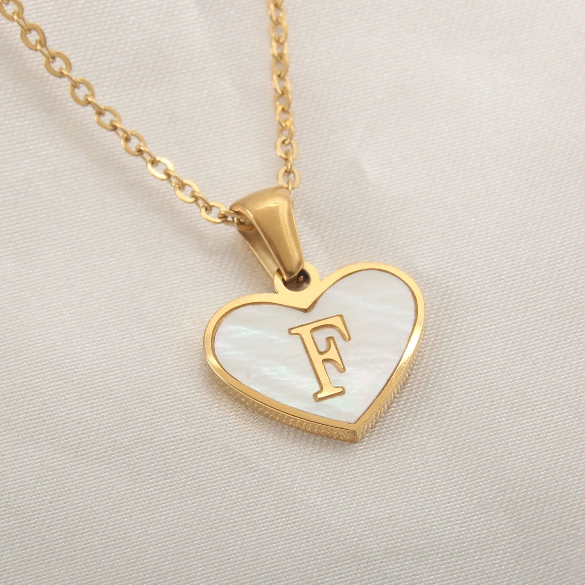 Personalized heart-shaped white shell necklace with adjustable clavicle chain, a stylish and versatile jewelry piece for women