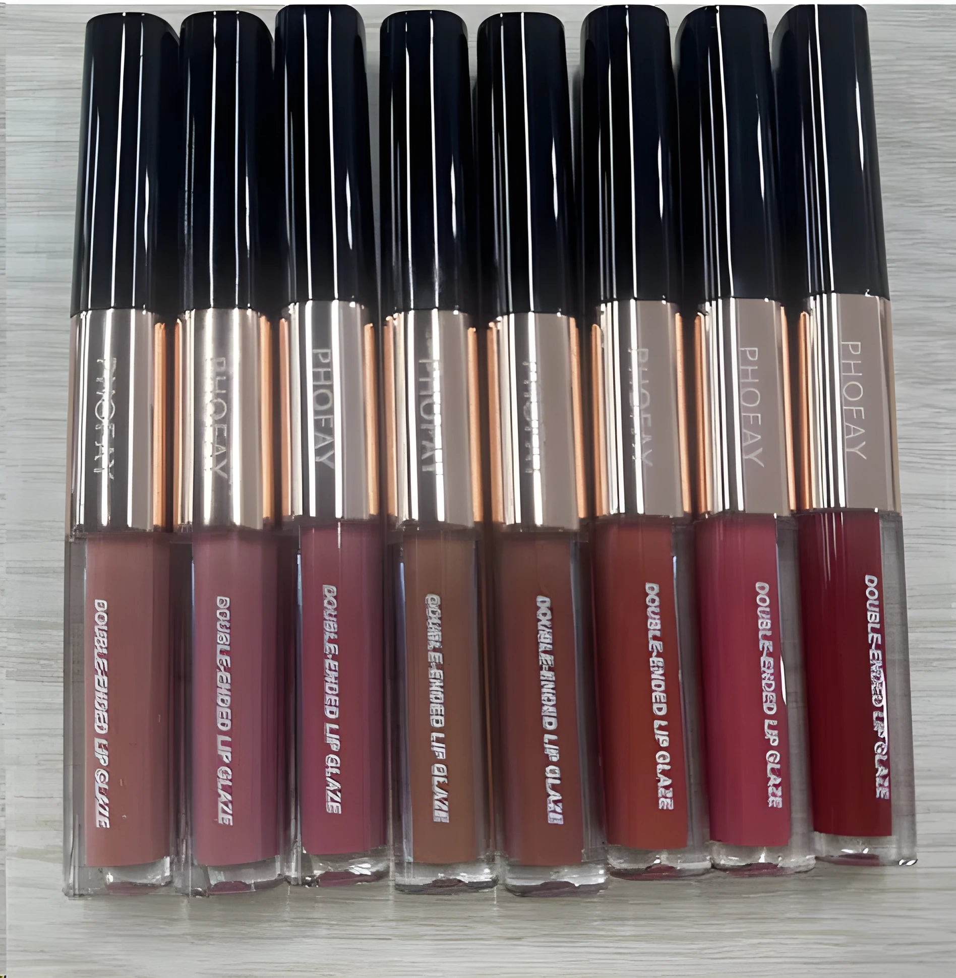 C-L021 Double-head Non-stick Cup Lip Gloss showing two different colour shades on professional makeup stick applicator