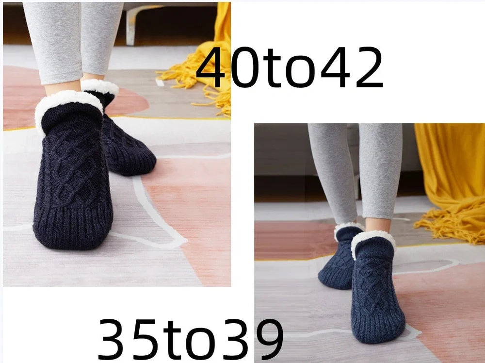 Pair of thickened non-slip indoor socks in navy V-fringe, 60% acrylic with sherpa lining for warm grip on floors, sizes 35-45