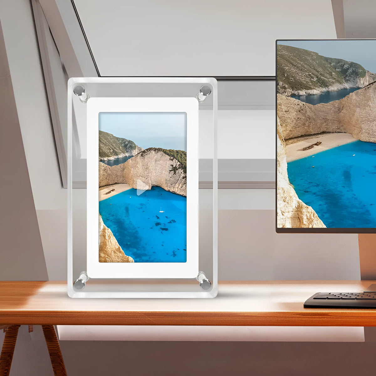 Transparent 5-inch acrylic digital photo frame with anti-dumping bracket on rear