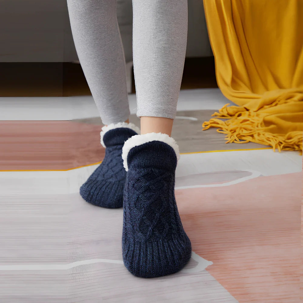 Pair of thickened non-slip indoor socks in navy V-fringe, 60% acrylic with sherpa lining for warm grip on floors, sizes 35-45