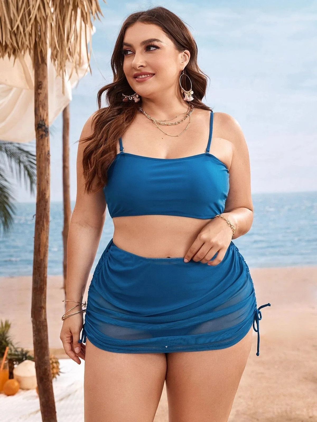 Women's solid colour mesh bikini three-piece set with top, underwear, and apron.