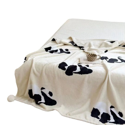 Panda cartoon pattern flannel blanket measuring 150cm by 200cm