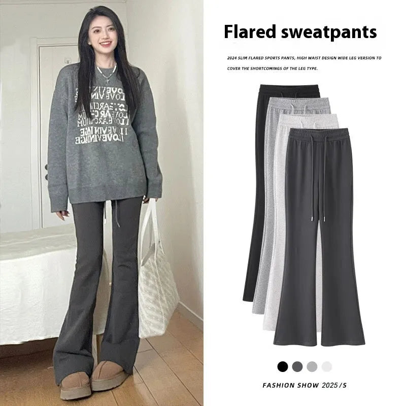 Women's high waist bootcut sports pants in black cotton with fleece lining and micro elasticity, slightly flared leg.