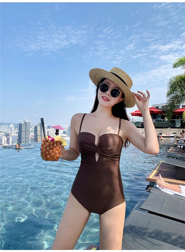 Solid colour one-piece swimsuit with spaghetti straps and push-up cups on a mannequin