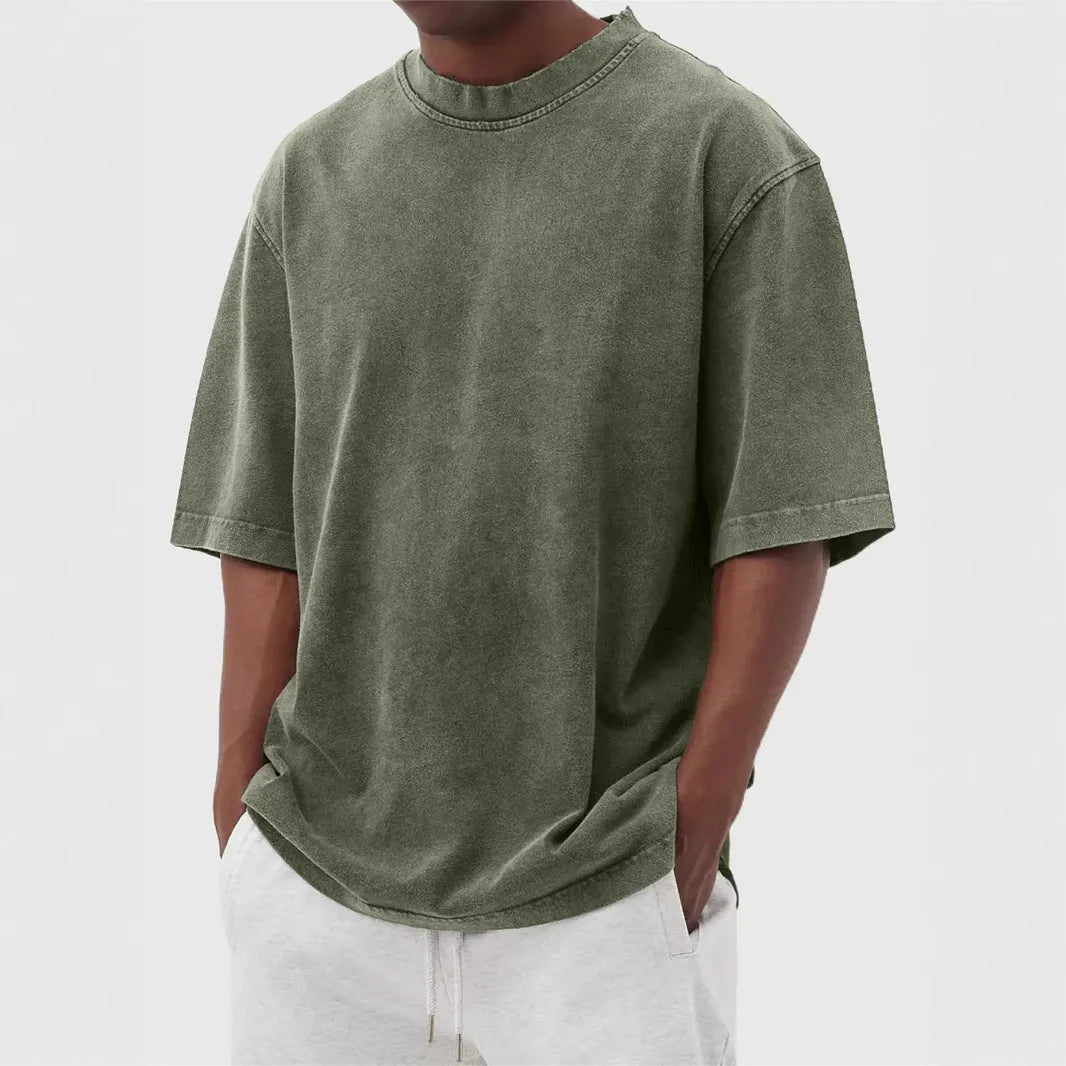 Men's loose fit stone-washed distressed short sleeve t-shirt in solid colour