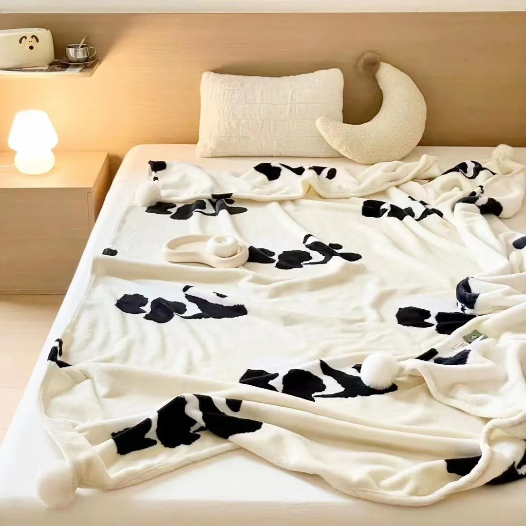 Panda cartoon pattern flannel blanket measuring 150cm by 200cm