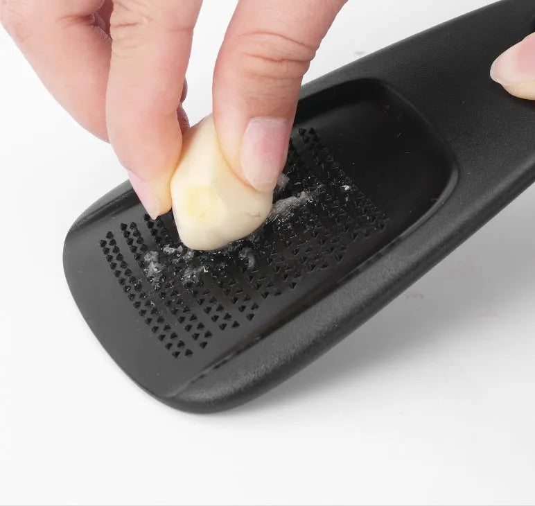 Six stackable kitchen widgets and a cleaning brush in a colour box, showing modern design