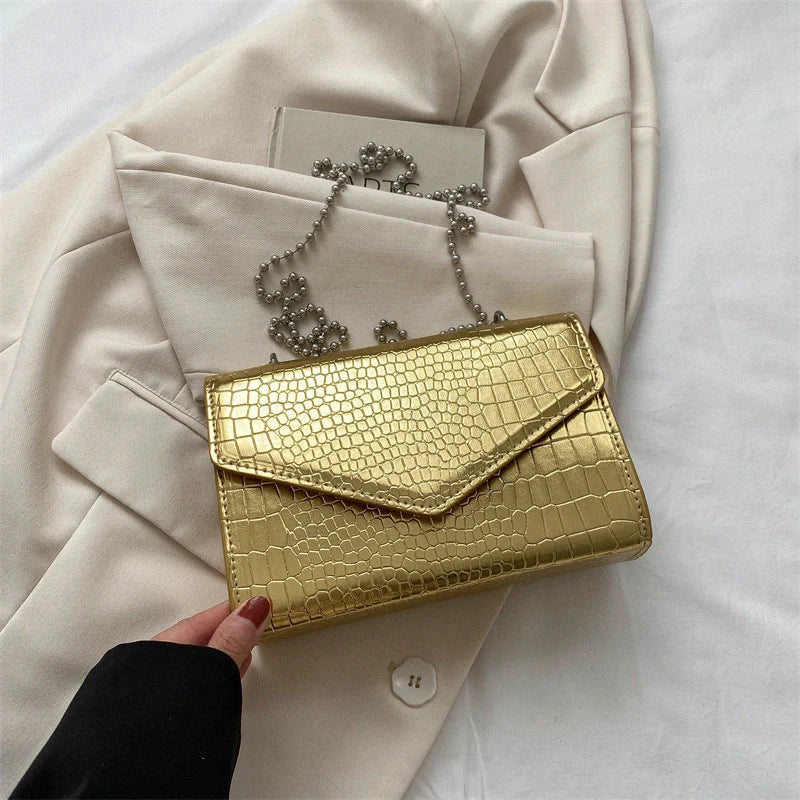 Clamshell handbag with crocodile pattern and soft handle in various colours