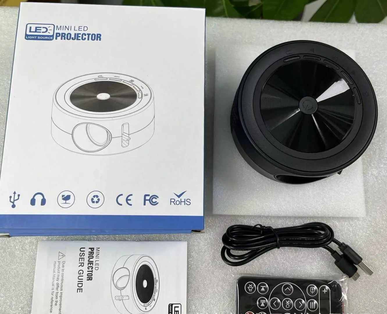 YT200 wired LED projector in portable 110x47mm design with same-screen projection capability
