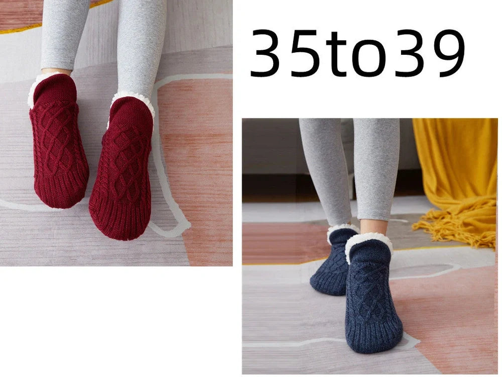 Pair of thickened non-slip indoor socks in navy V-fringe, 60% acrylic with sherpa lining for warm grip on floors, sizes 35-45