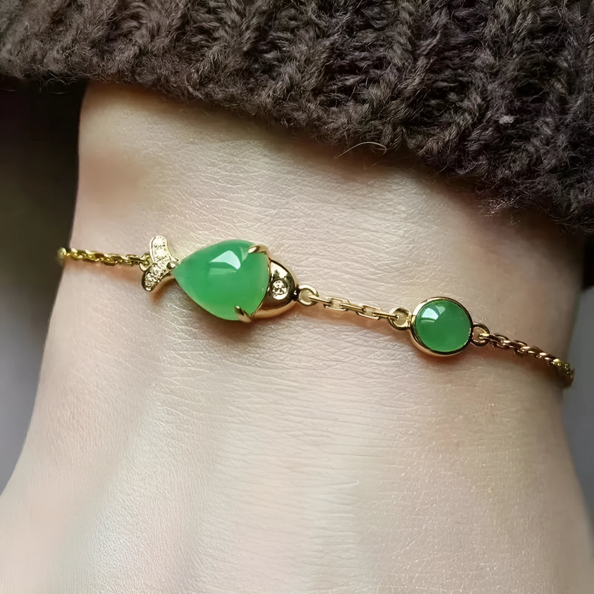 Retro-style copper bracelet with electroplated yellow gold finish, unisex fashion jewellery