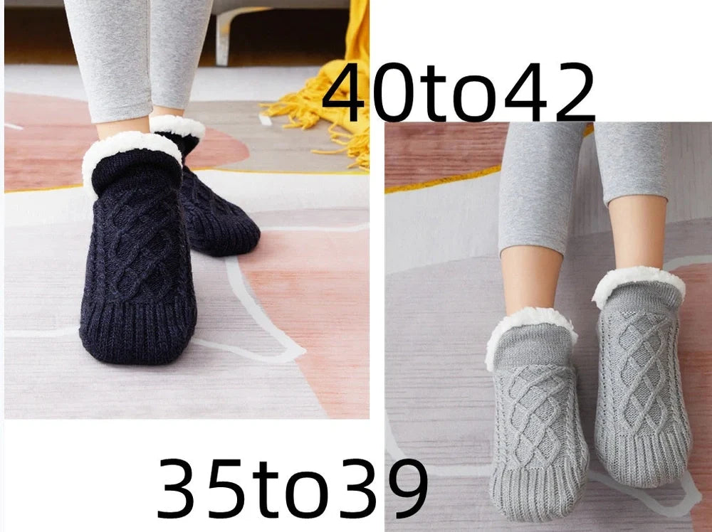 Pair of thickened non-slip indoor socks in navy V-fringe, 60% acrylic with sherpa lining for warm grip on floors, sizes 35-45