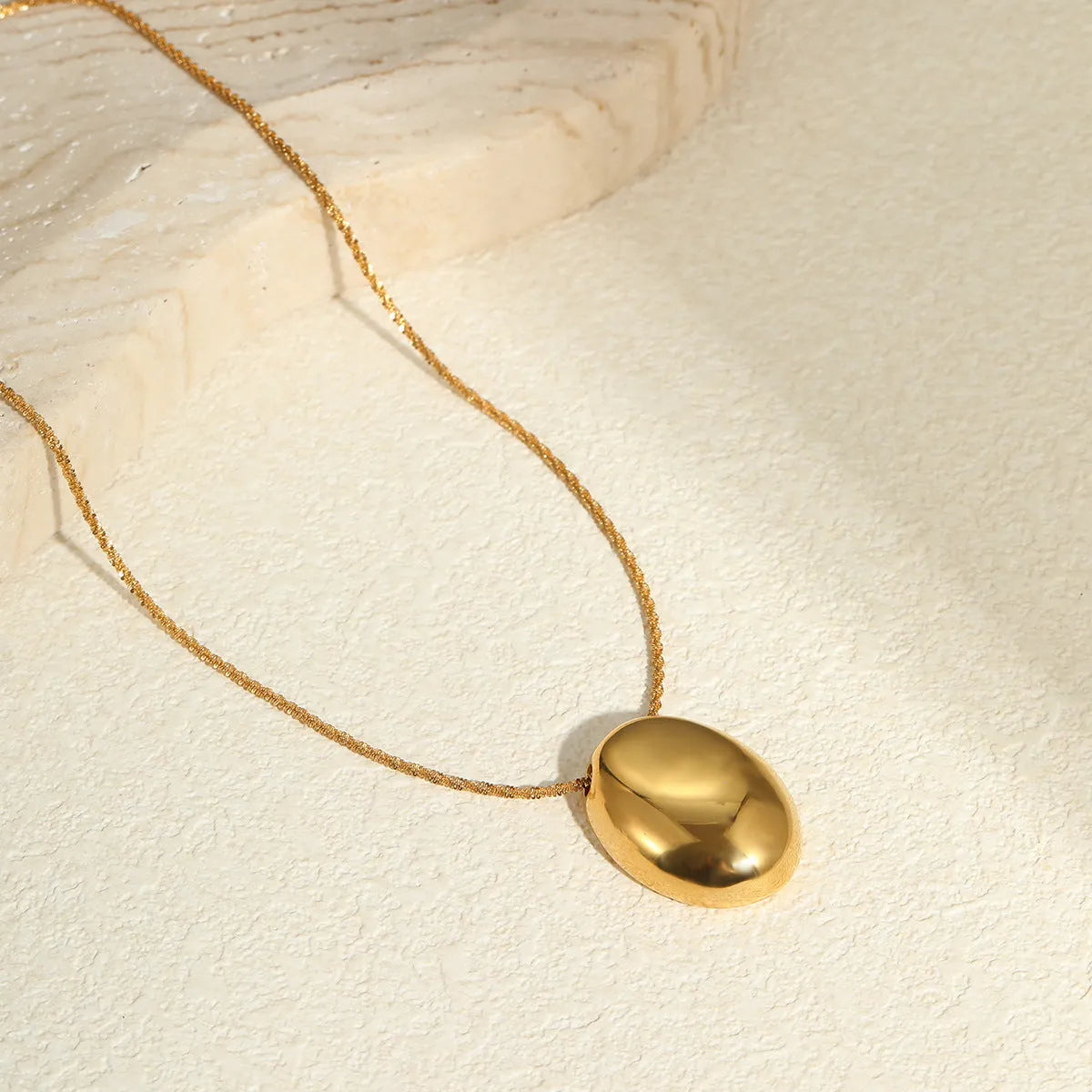 Long geometric gold-plated necklace with adjustable 41-50cm chain and stainless steel construction