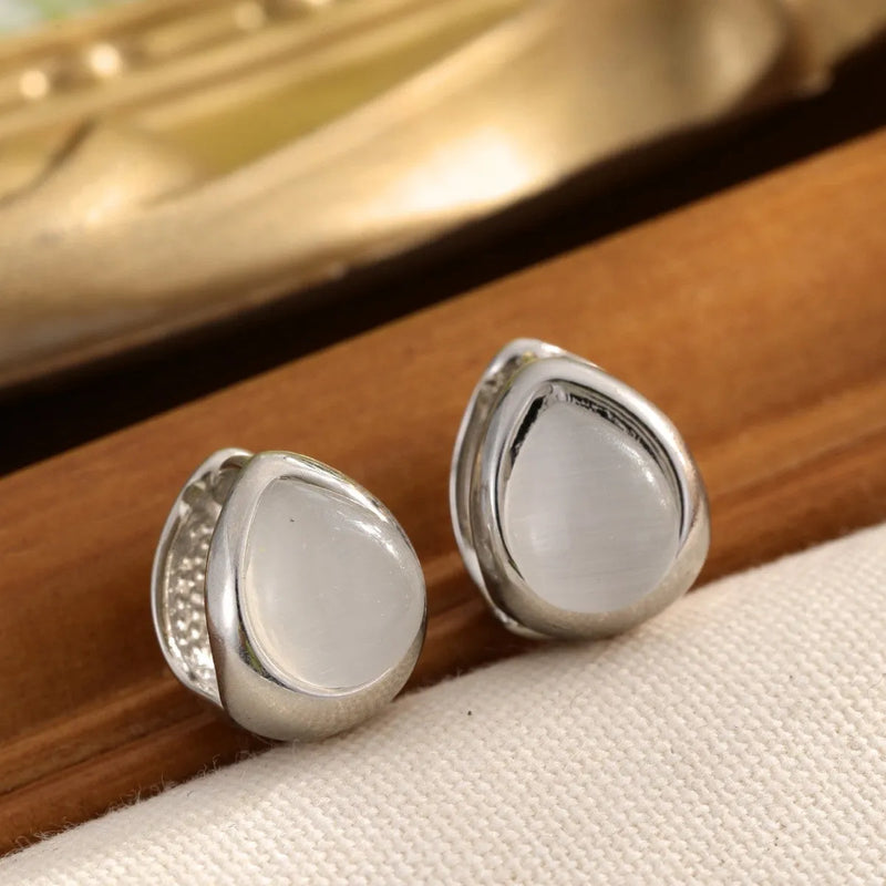 Cat's Eye Stone Water Drip Ear Buckle Earrings for Women Retro Style Gold or Silver Colour Niche Design High End Look