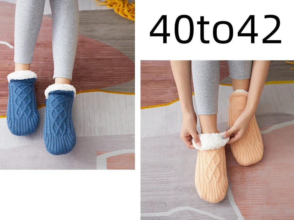 Pair of thickened non-slip indoor socks in navy V-fringe, 60% acrylic with sherpa lining for warm grip on floors, sizes 35-45