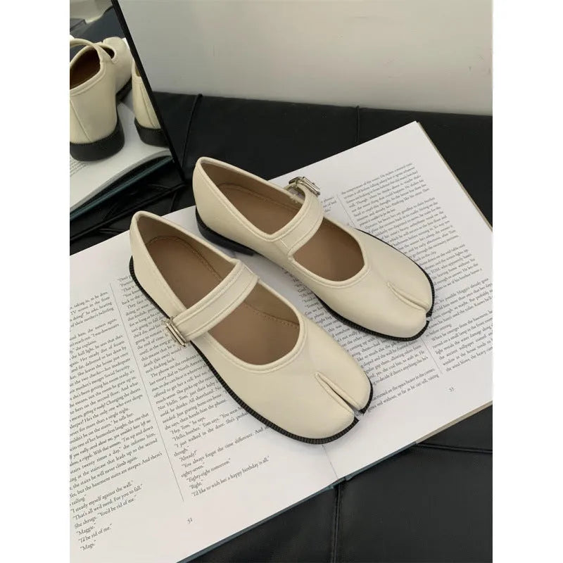 Split-toe pig trotter shoes for women in black with microfiber upper, soft sole and low 1-3cm heel
