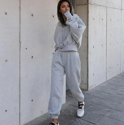 Women's polyester hoodie jacket and sports pants set in various colors for casual and athletic wear
