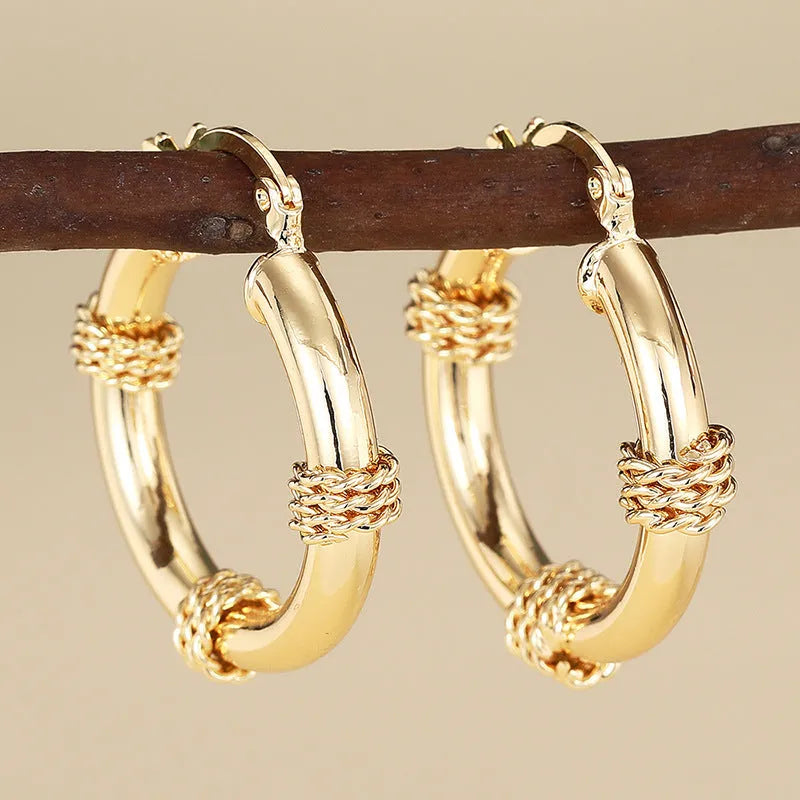 Geometric copper ear clips for women with ring and line elements in golden colours