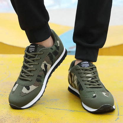 Camouflage pattern suede running shoes with foam sole and mesh lining