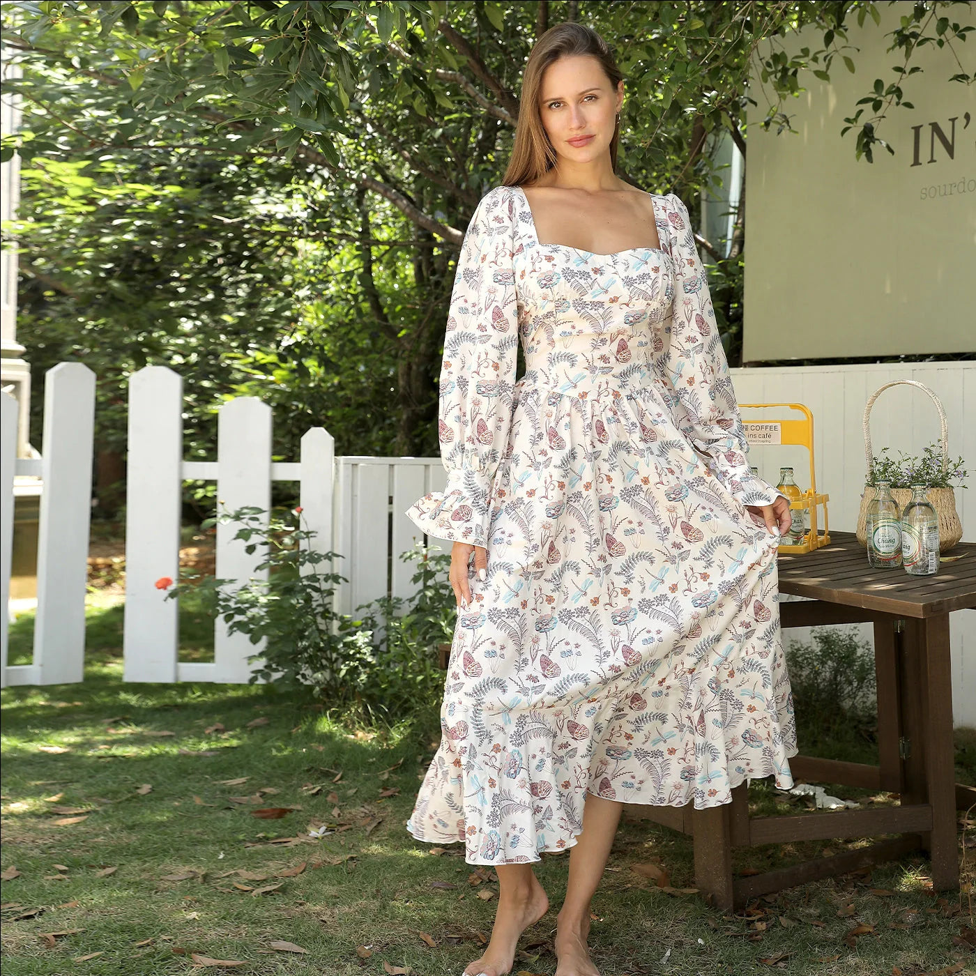 Elegant women's square neck printed long sleeve dress in floral design