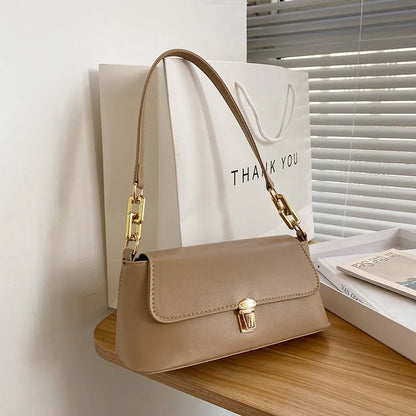 French casual underarm bag with chain shoulder strap in horizontal square design