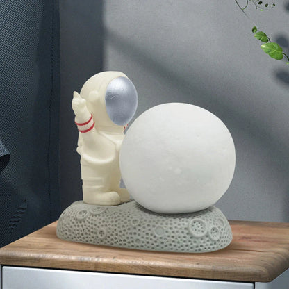 Astronaut-shaped night lamp with colour-changing LED and detachable design