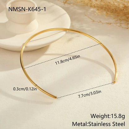 Geometric stainless steel necklace with adjustable chain and 18K gold plating