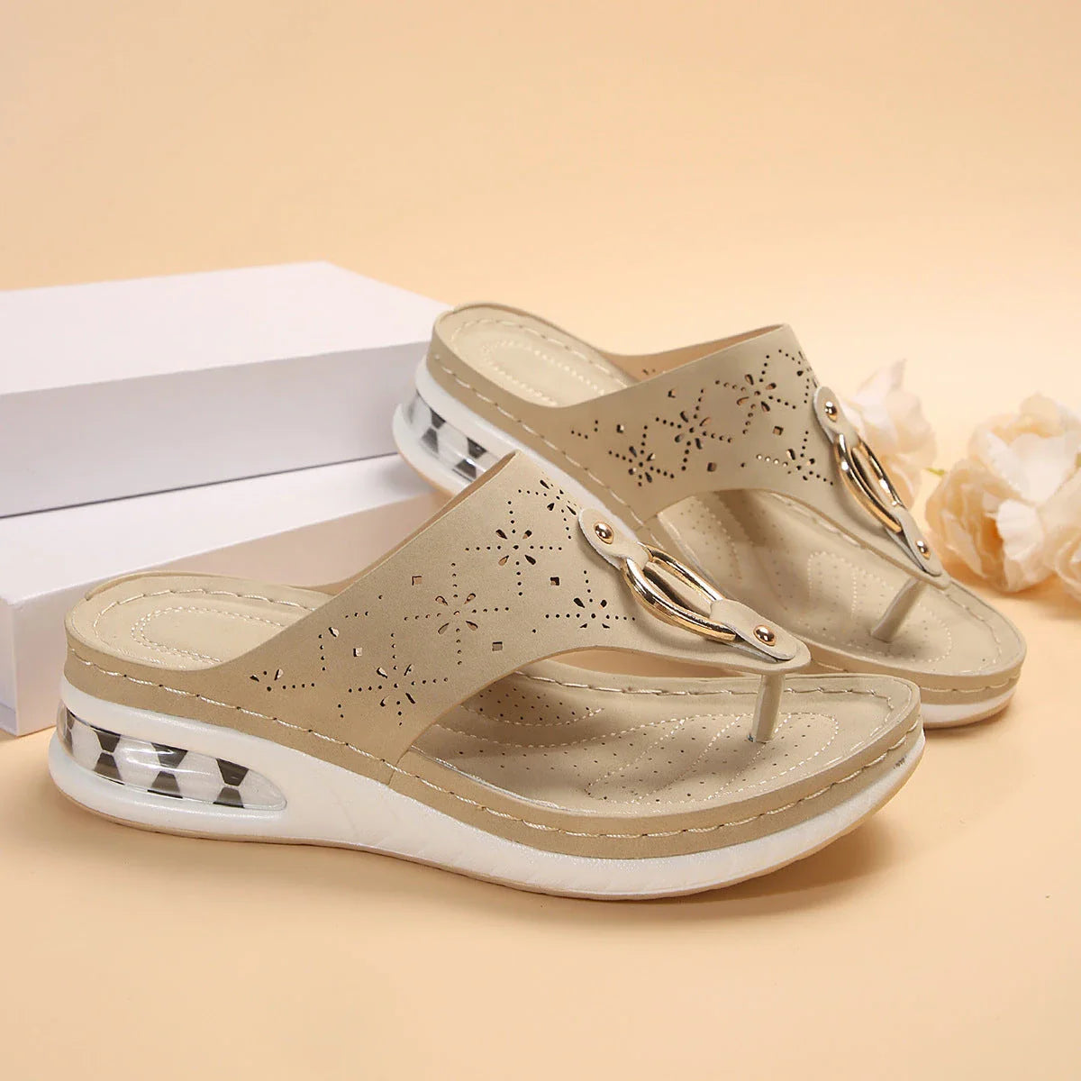 Cozy air cushion thong sandals in various colors, featuring herringbone toe shape and metal buckle details for stylish summer comfort