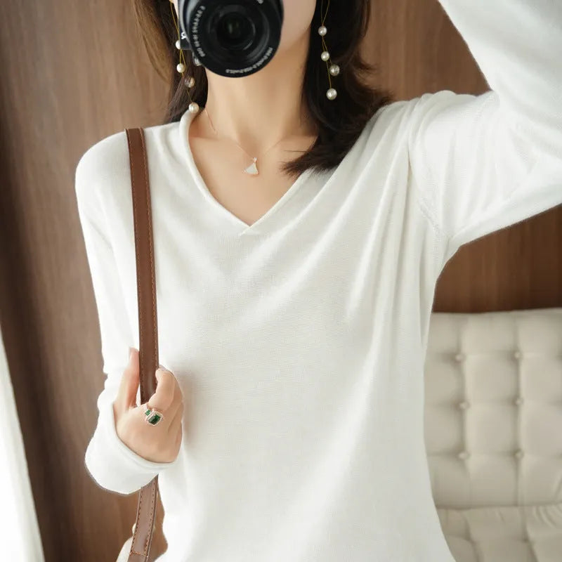 Women's V-neck long sleeve knitwear top in elegant style with non-ironing feature