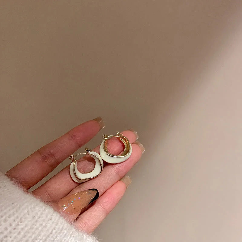 Stylish geometric earrings with dripping glaze in candy colours, perfect for adding a modern touch to any outfit.