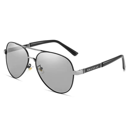 Men's polarised sunglasses with metal frame and adjustable nose pads in gold and black colour