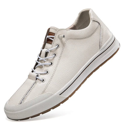 Men's classic white and black matte leather plimsolls with round toe and flat 6CM heel on a plain background.