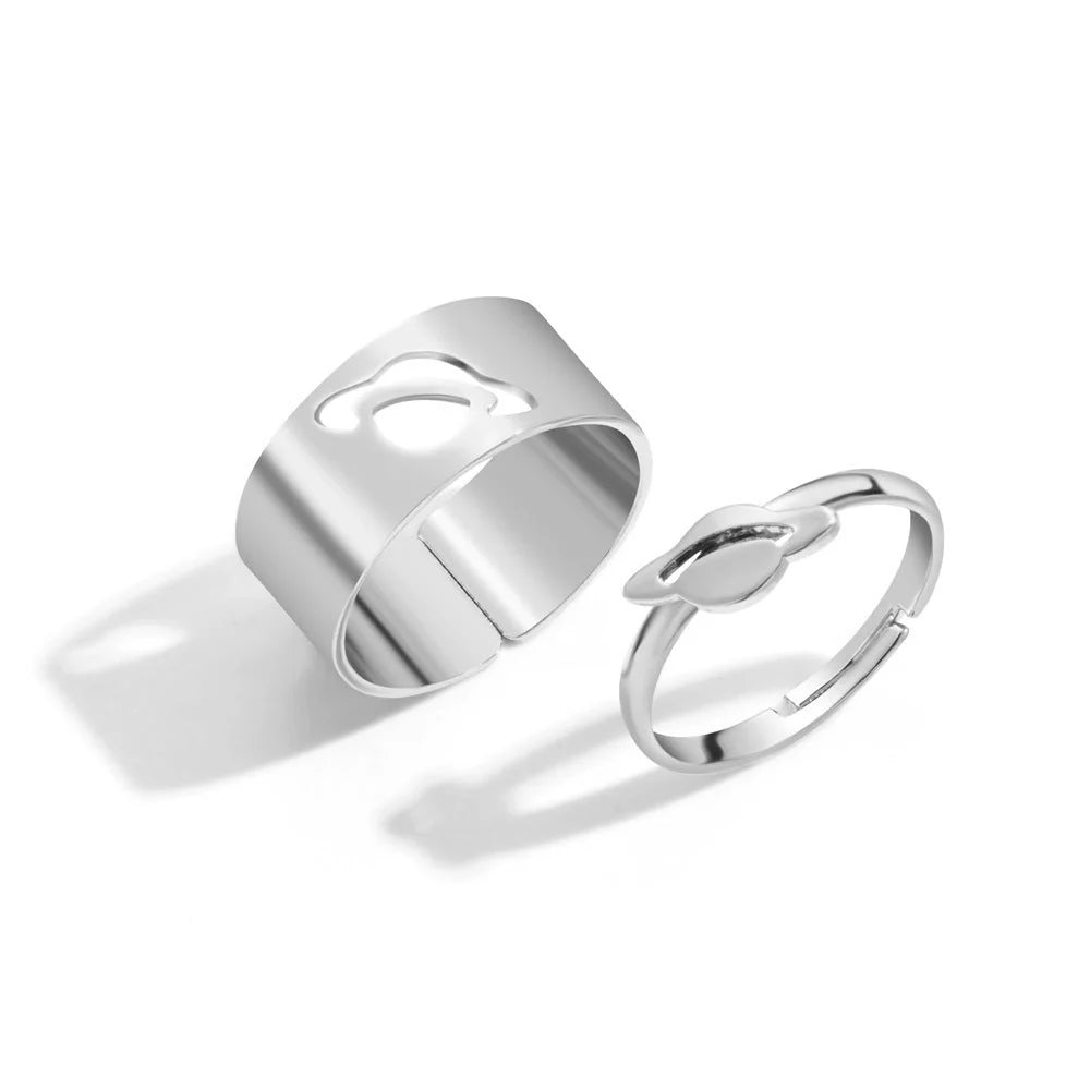 Stylish adjustable butterfly couple rings in punk design, perfect for symbolising love and individuality.