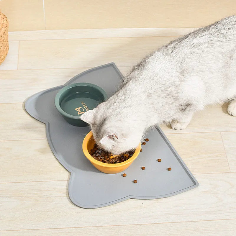 Solid-colour silicone pet feeding mat with cat head design measuring 44 by 24 centimetres