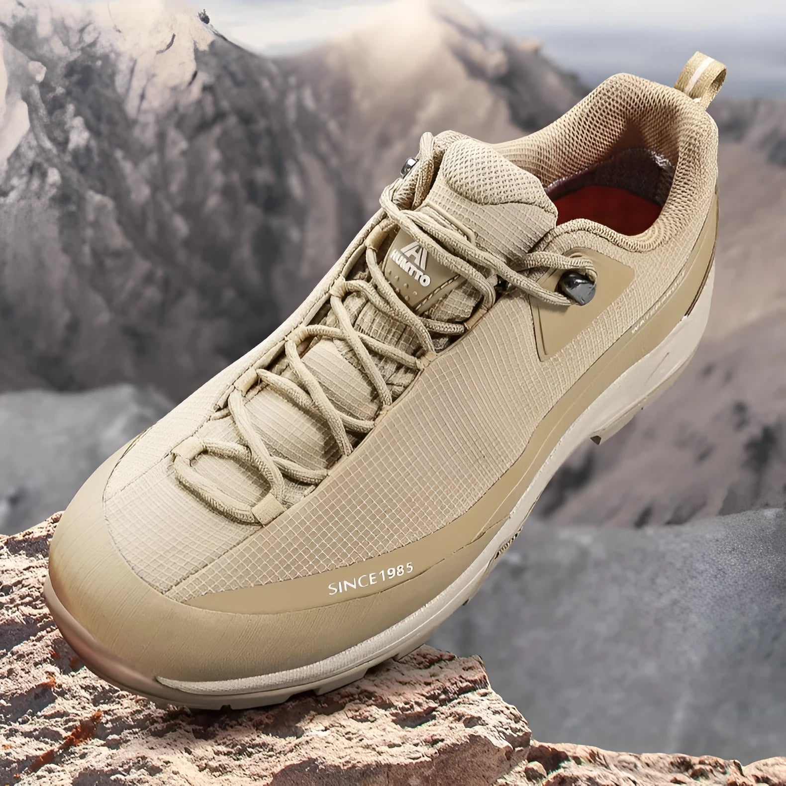 Low-top mountain climbing shoes leather mesh upper non-slip rubber outsole hiking boots casual wear