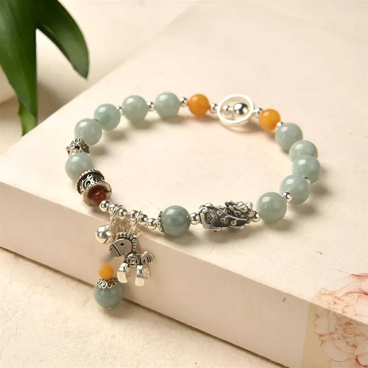 Natural emerald vintage bracelet with grade A jade and alloy in a retro style.