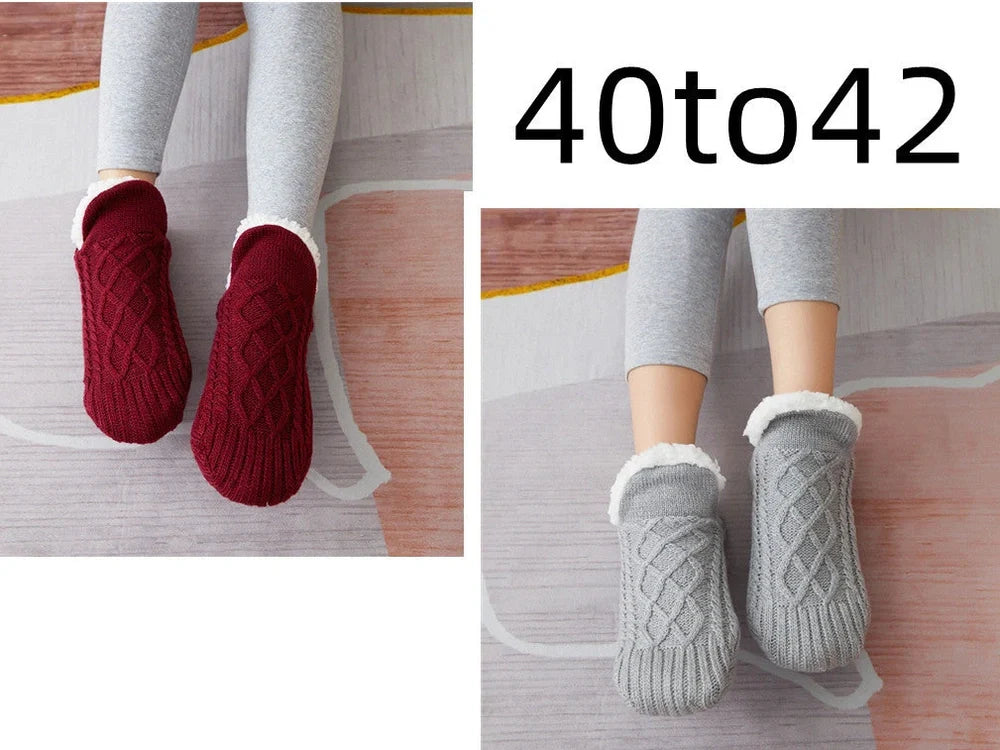 Pair of thickened non-slip indoor socks in navy V-fringe, 60% acrylic with sherpa lining for warm grip on floors, sizes 35-45