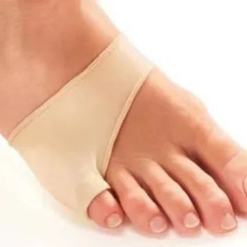 Nylon tpu little toe triangle divider with back support for foot alignment