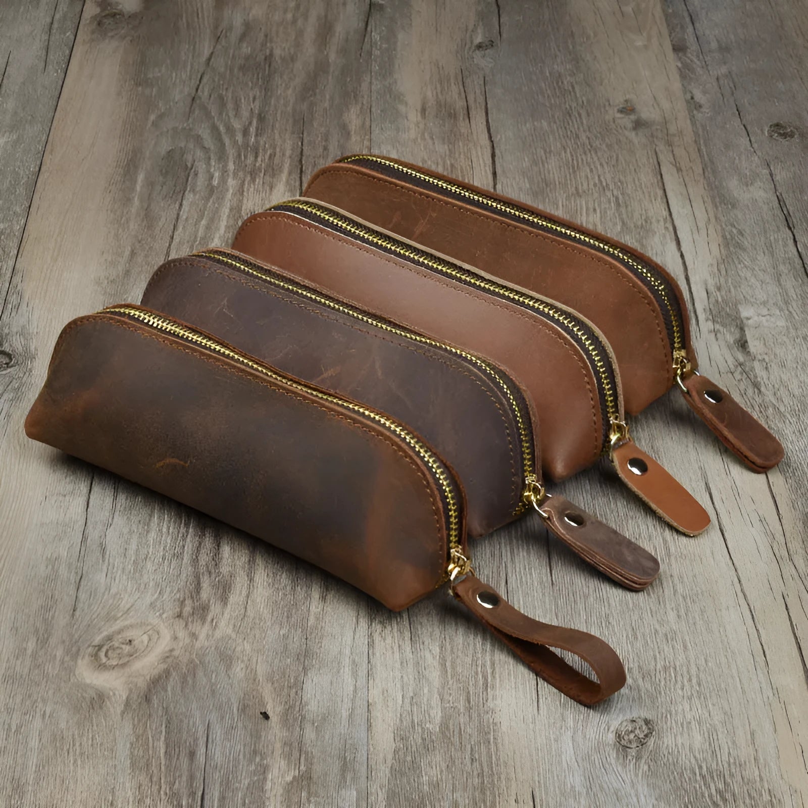 Square leather pencil case in genuine cowhide measuring 18cm with zipper closure