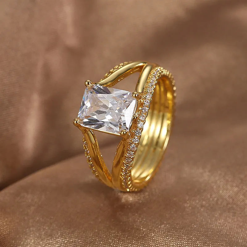 Women's gold-coloured geometric ring with square zircon stone on copper with electroplated finish