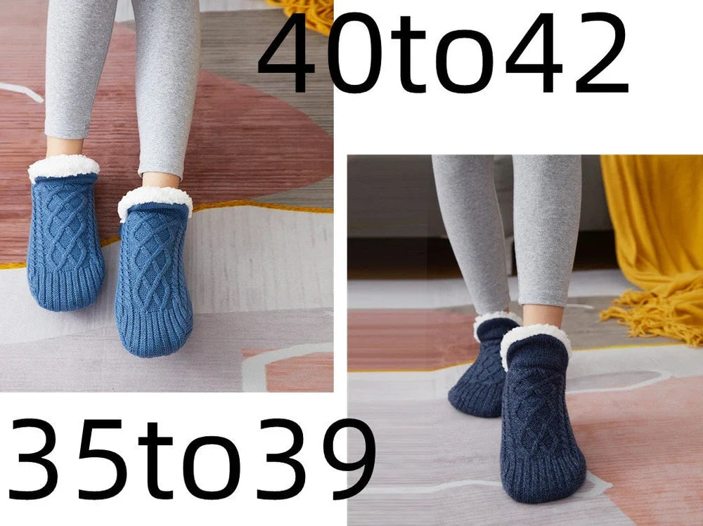 Pair of thickened non-slip indoor socks in navy V-fringe, 60% acrylic with sherpa lining for warm grip on floors, sizes 35-45